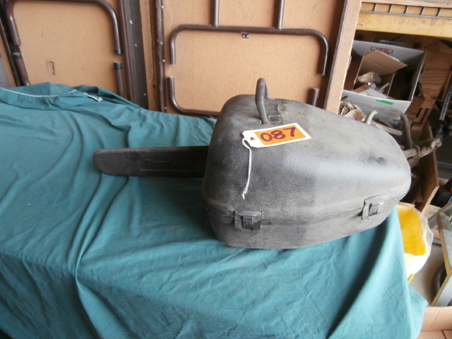 lot 87 image: Poulan Wild Thing Chain Saw, 2375 & Case