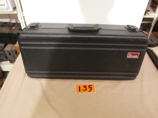 lot 135 image: KING 600 Trumpet in the Case