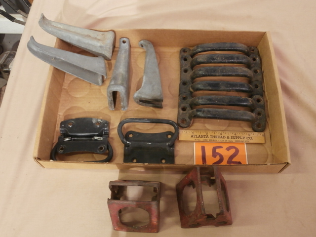 lot 152 image: Group of Vintage Hardware