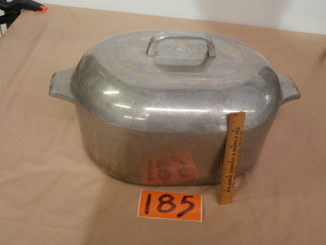 lot 185 image: Vintage WAGNER WARE Magnalite Roasting Pan