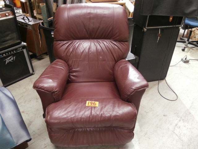 lot 196 image: Leather Lazy-Boy Rocker Recliner Living Room Chair