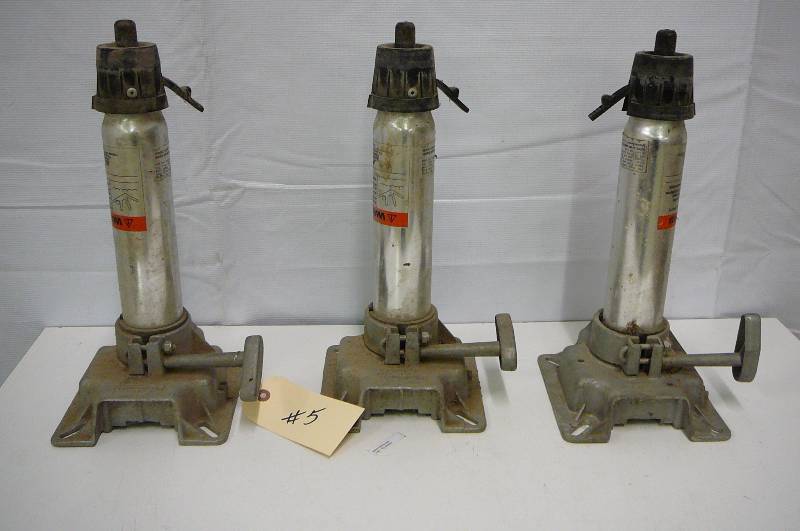 lot 5 image: Boat Seat Pedestals