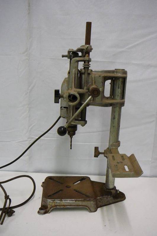 lot 6 image: Bench Top Drill Press