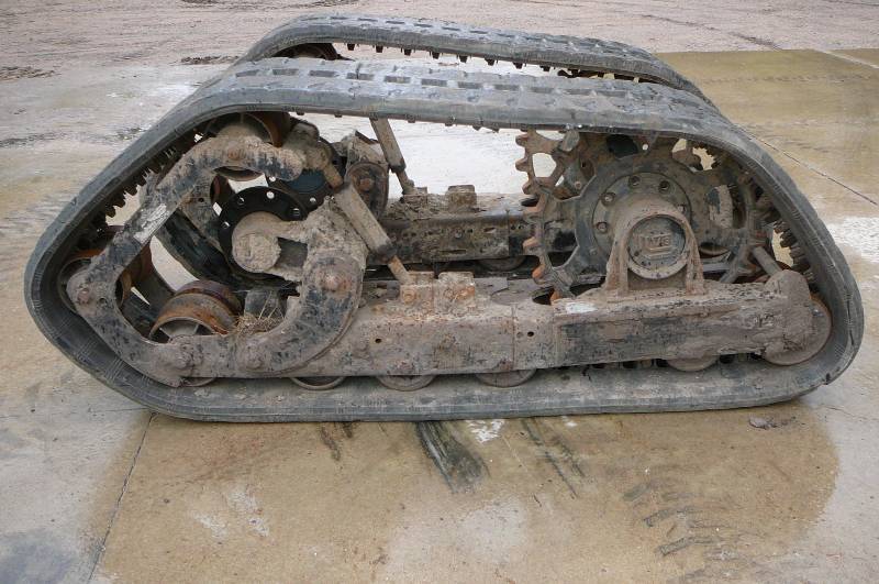lot 7 image: Skid Loader Tracks