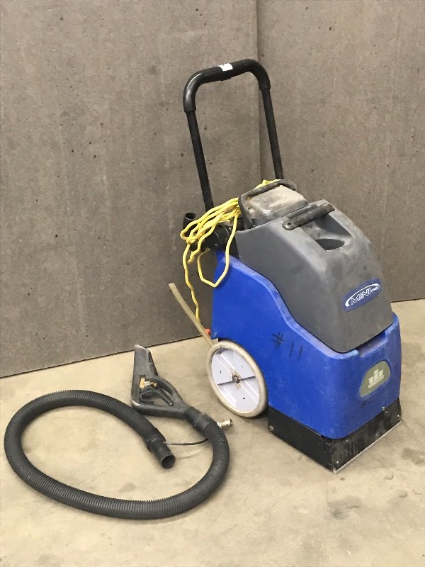 lot 5 image: Windsor Carpet Cleaner