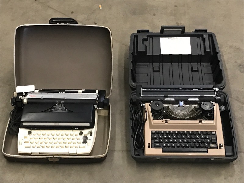 lot 32 image: (2) Vintage Typewriters
