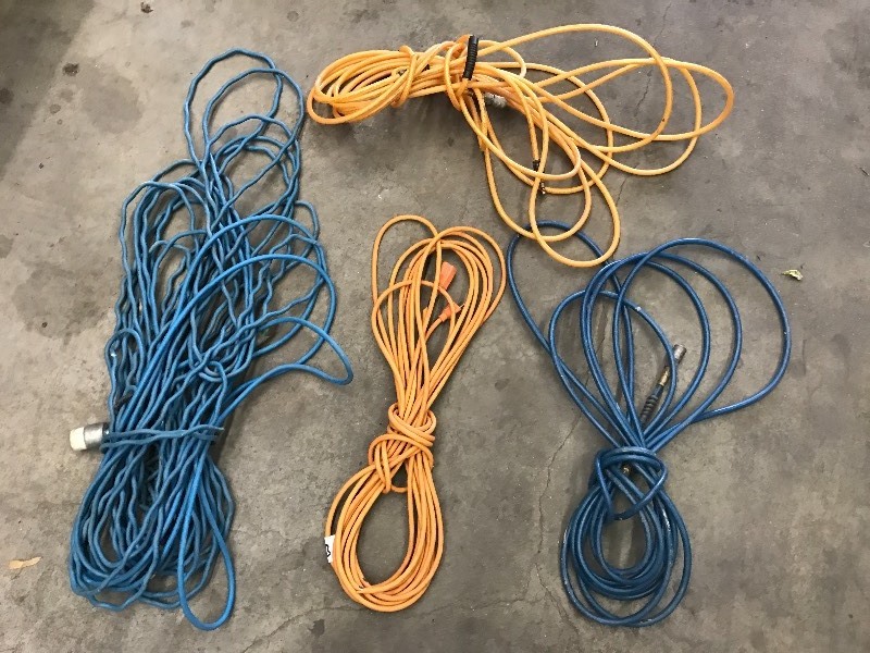 lot 43 image: Air Hoses & Electric Cords