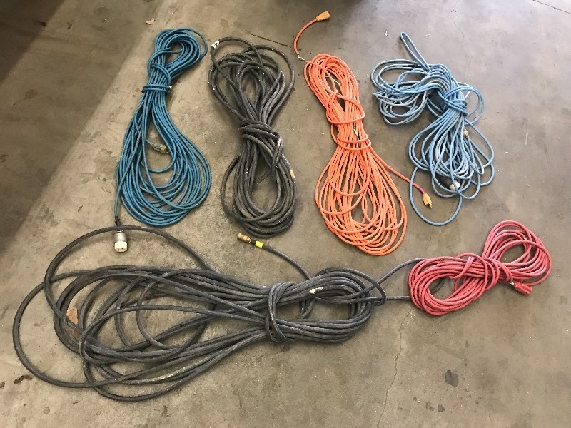 lot 44 image: Air Hoses & Electric Cords