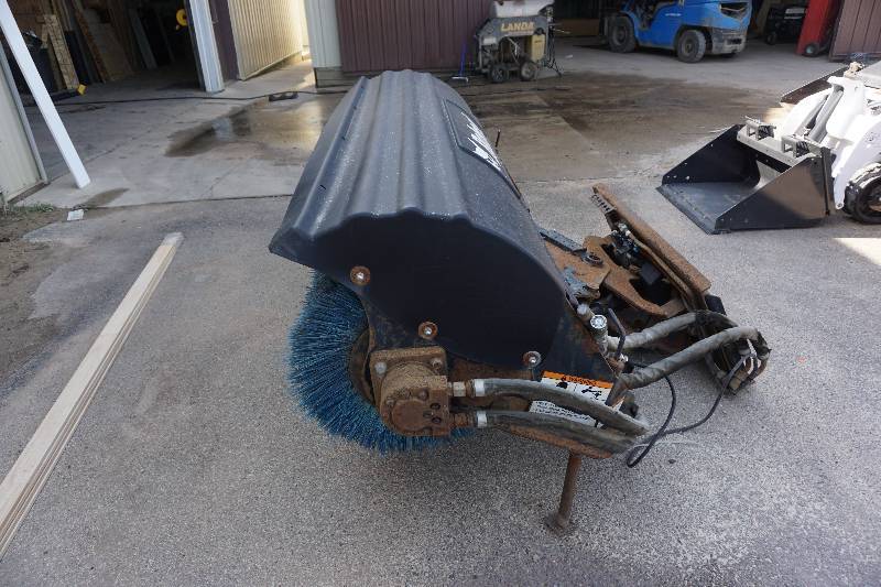 2007 Bobcat Model 84 Universal Mount Skid Loader Skid Steer Hydraulic Angle Sweeper