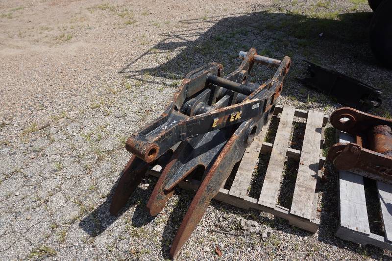 Entek 18659 Full Size Excavator Thumb Attachment