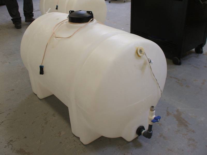lot 618 image: POLYETHYLENE HOLDING TANK