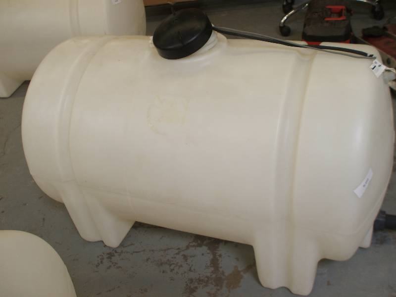 lot 620 image: POLYETHYLENE HOLDING TANK