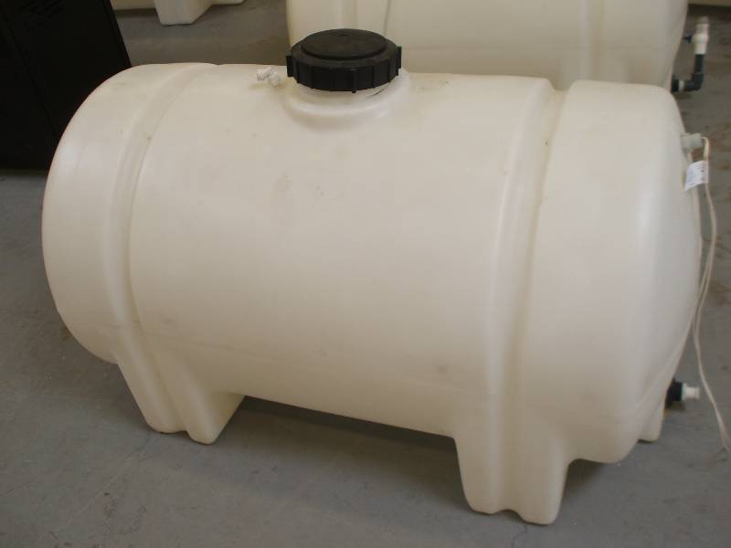 lot 622 image: POLYETHYLENE HOLDING TANK