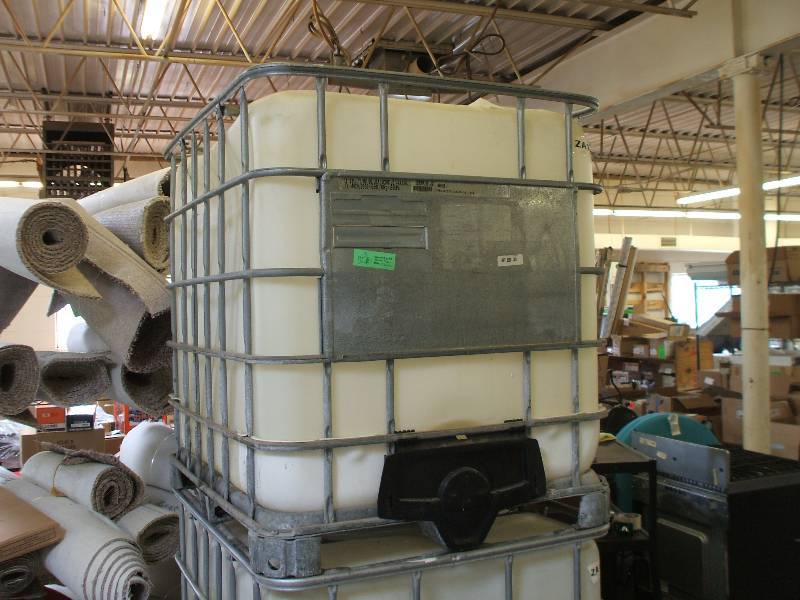 lot 623 image: SCHUTZ IBC TANK 250 GALLON