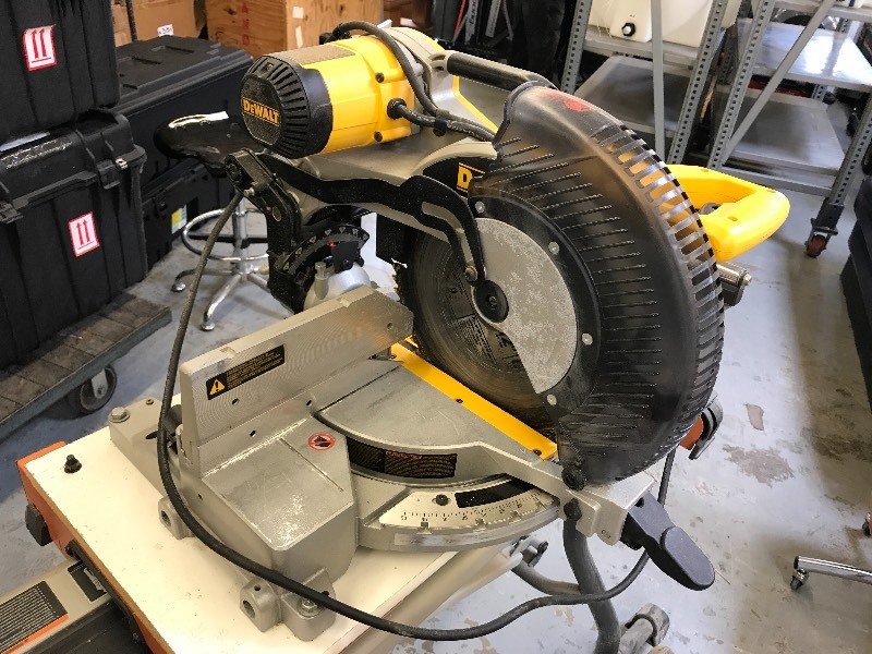 lot 603 image: COMPOUND MITER SAW