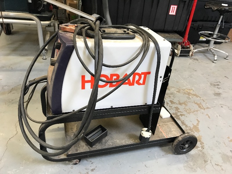 lot 605 image: WIRE FEED WELDER