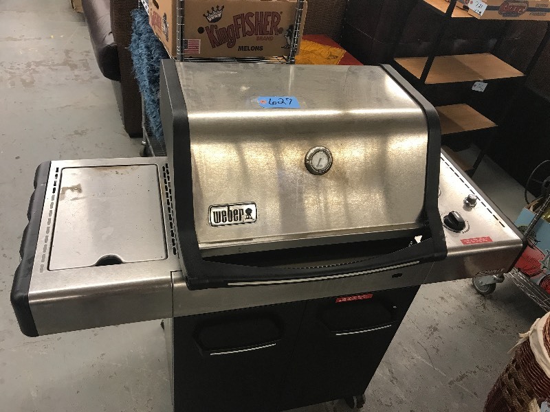 lot 627 image: WEBER GAS GRILL
