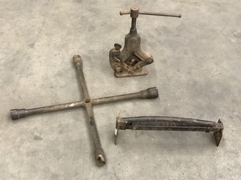 Brick Tong, Pipe Vise, Tire Iron