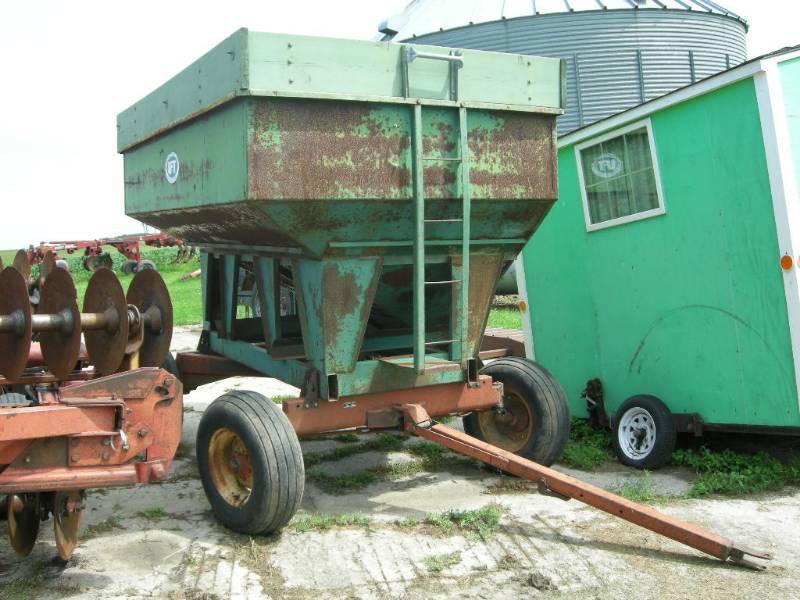 lot 6 image: UFT 200 Bushel Gravity Box