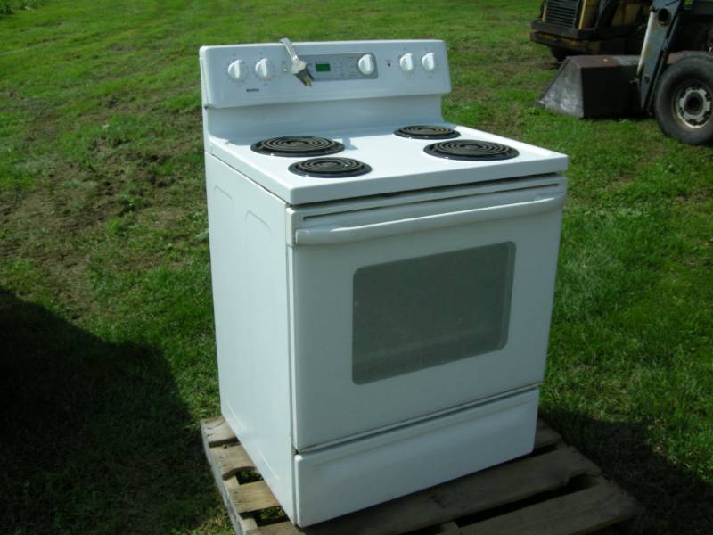 lot 20 image: Kenmore Electric StoveOven