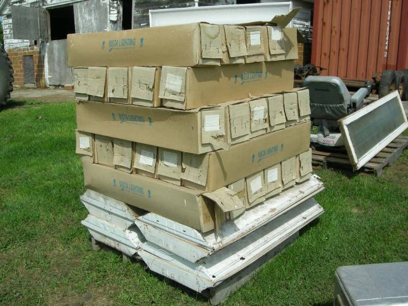 lot 24 image: Pallet of Vista Lighting Fixtures