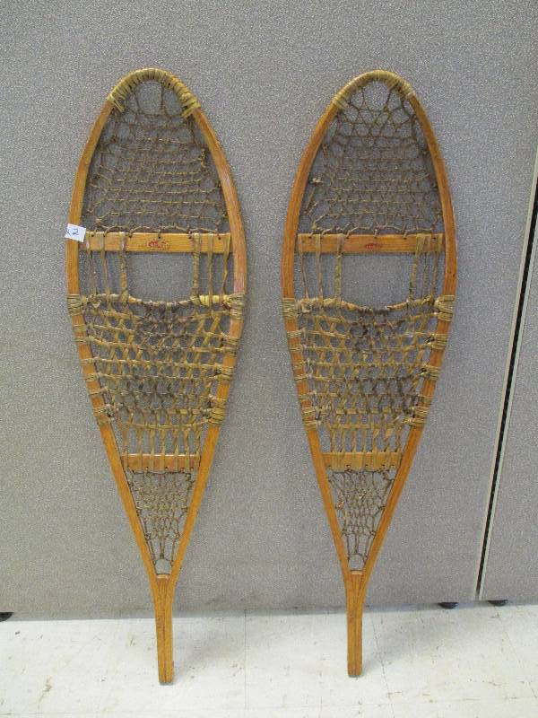 lot 22 image: Snow Shoes