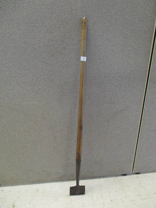 lot 24 image: Vintage Ice Chipper