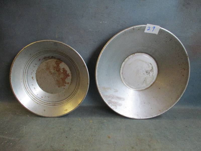 lot 29 image: Sluicing Pans
