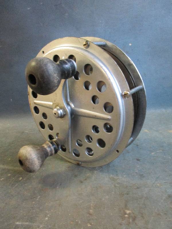 lot 34 image: Vintage Pflueger Pakron Reel