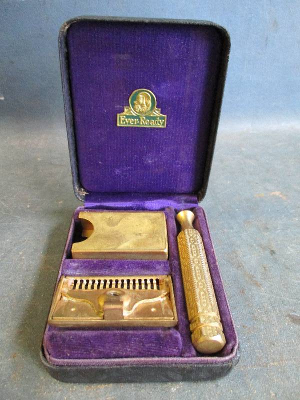 lot 55 image: Antique Razor