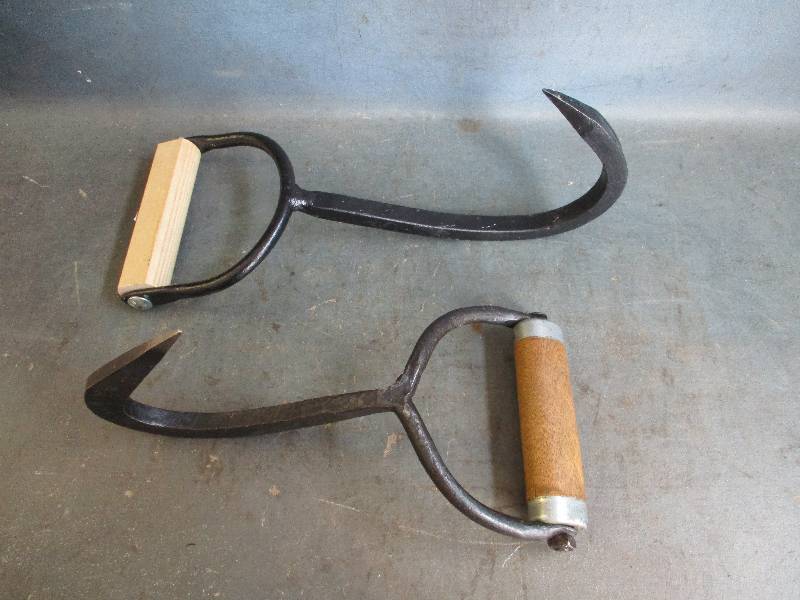lot 64 image: Bale Hooks