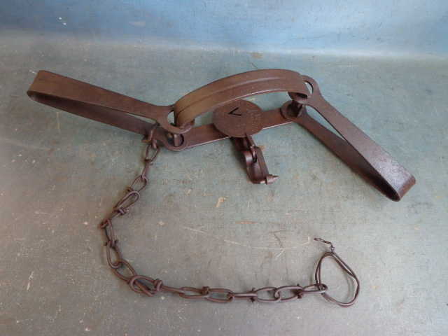lot 92 image: Oneida Victor Trap