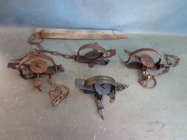 lot 98 image: Oneida Jump Traps