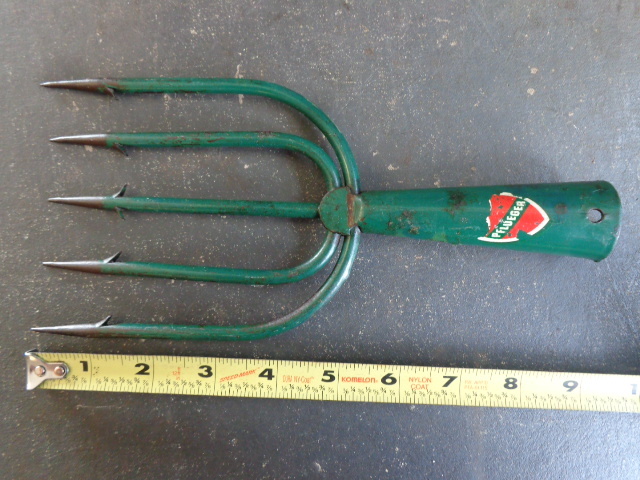 lot 101 image: Spear Fishing Head