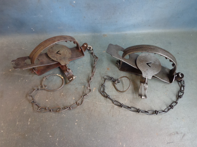 lot 103 image: Oneida Jump Traps