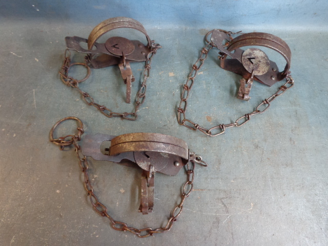 lot 114 image: Oneida Jump Traps