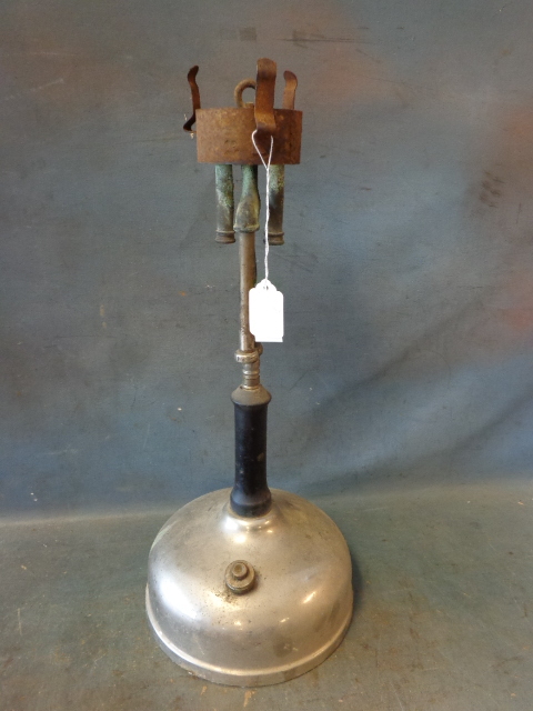 lot 115 image: Antique Kerosene Lamp