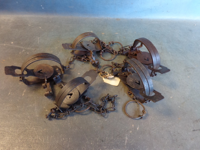 lot 184 image: Oneida Jump Traps