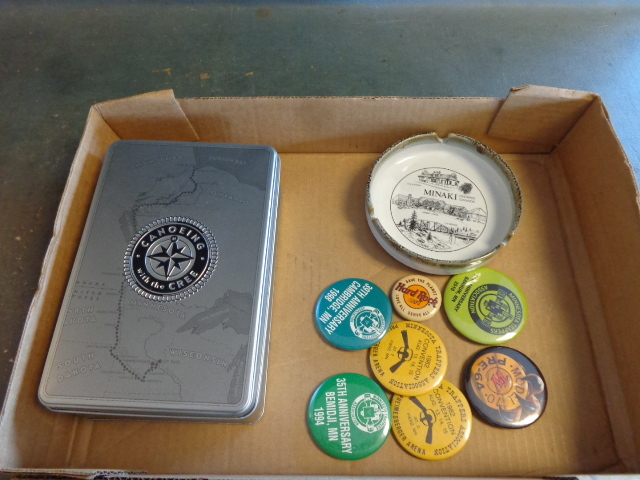 lot 211 image: Buttons Ashtray and Tin
