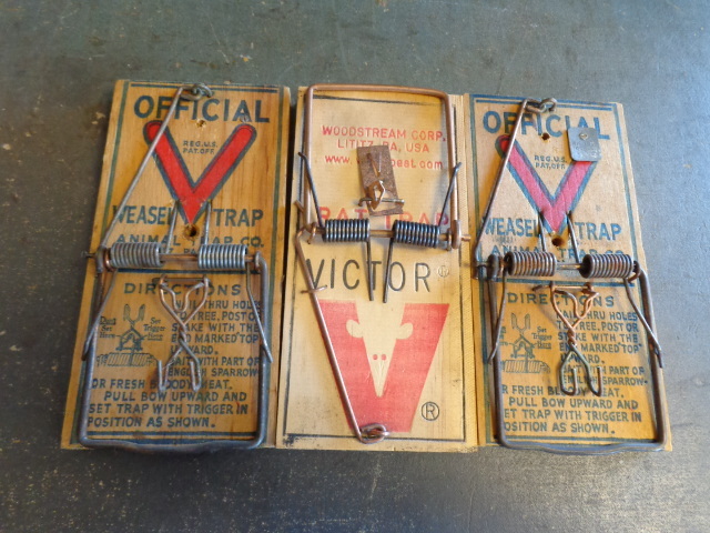 lot 221 image: Weasel Traps