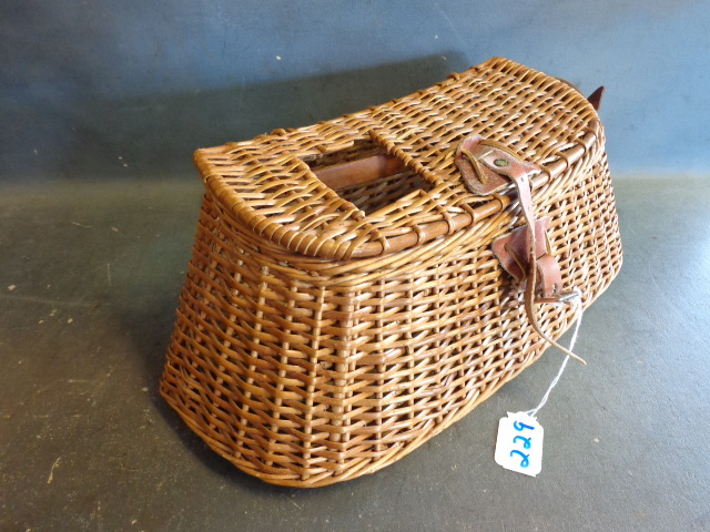 lot 229 image: Vintage Fish Creel