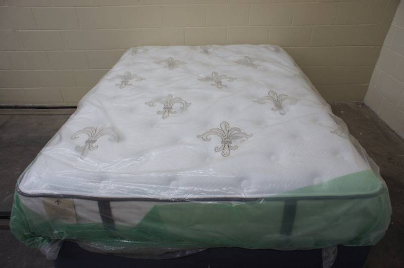 New - Queen Size Stearns and Foster Beckinsale-Balerno Luxry Plush Euro Pillowtop  Mattress - MSRP $ 3899.99