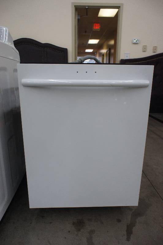 Scratch and Dent - Samsung Model # (DW80F600UTW) - 24 Built-in Dishwasher  - White Color - Tested Works - MSRP $1199.99