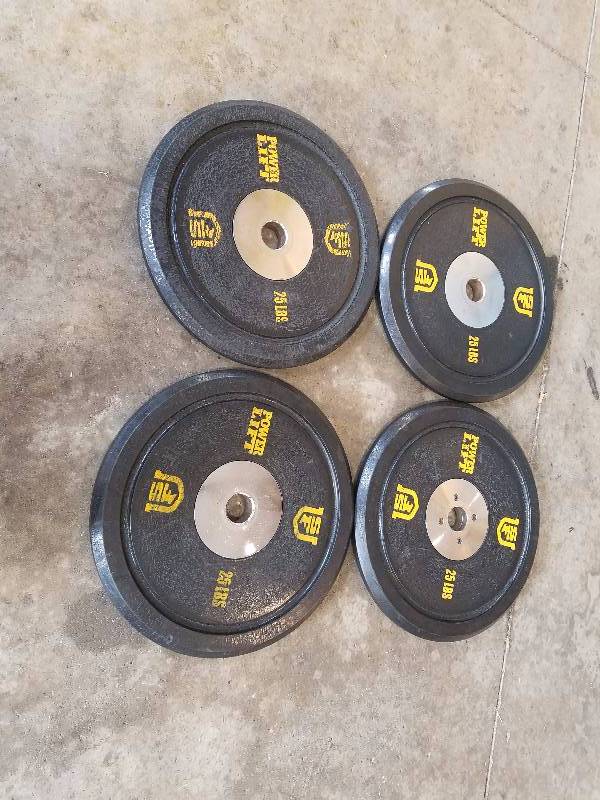 lot 19 image: Bumper plates