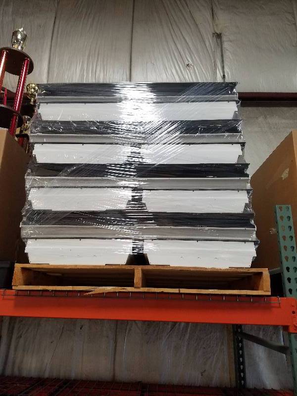 lot 67 image: Light fixtures