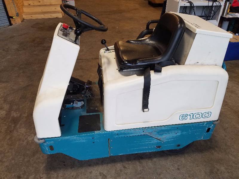 lot 73 image: Floor sweeper