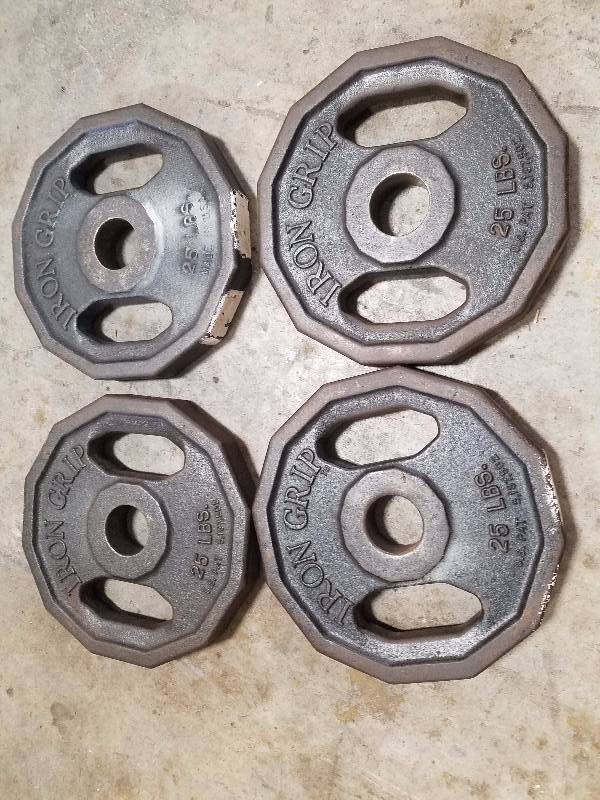 lot 31 image: Weight plates