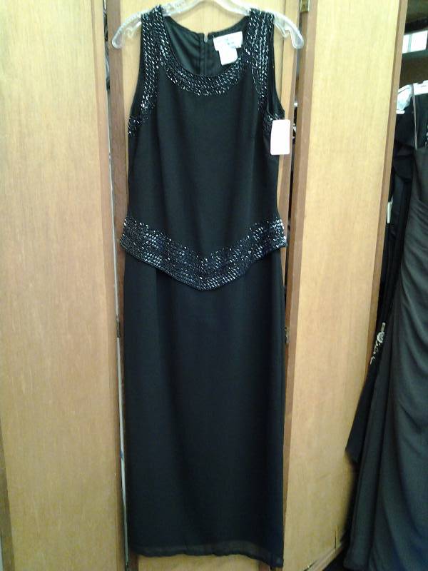 Adrianna Papell Black Beaded Size 8