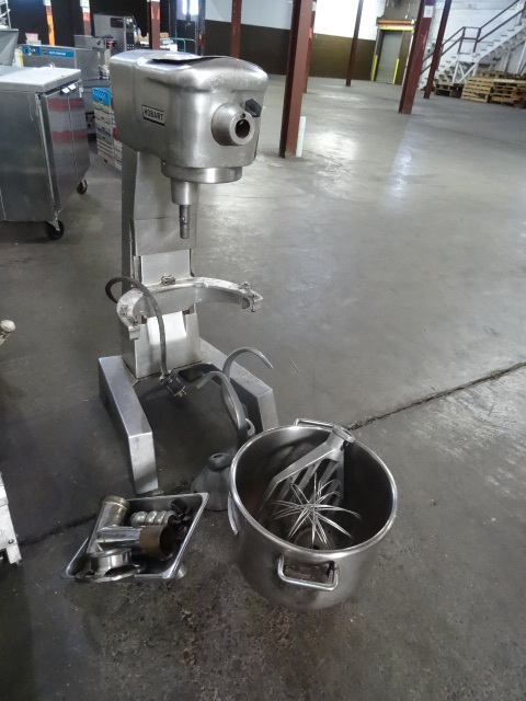 Hobart D300D stand mixer. Comes wit...