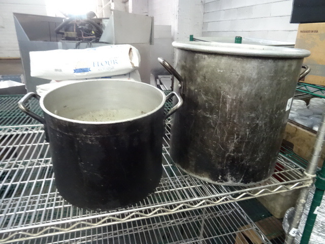 2 aluminum stock pots...